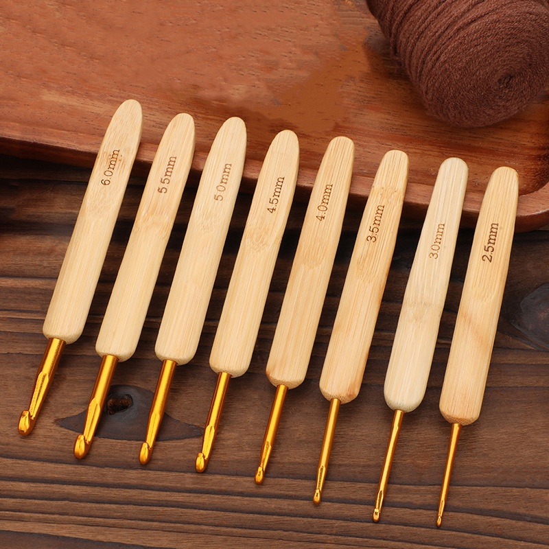 Wooden Crochet Hooks Ergonomic Handle - 竹木製ハンドルかぎ針編みフック人間工学に基づいた織り針クラフト DIY 縫製ツール 2.5/3.0/3.5/4/4.5/5/5.5/6 ミリメートル