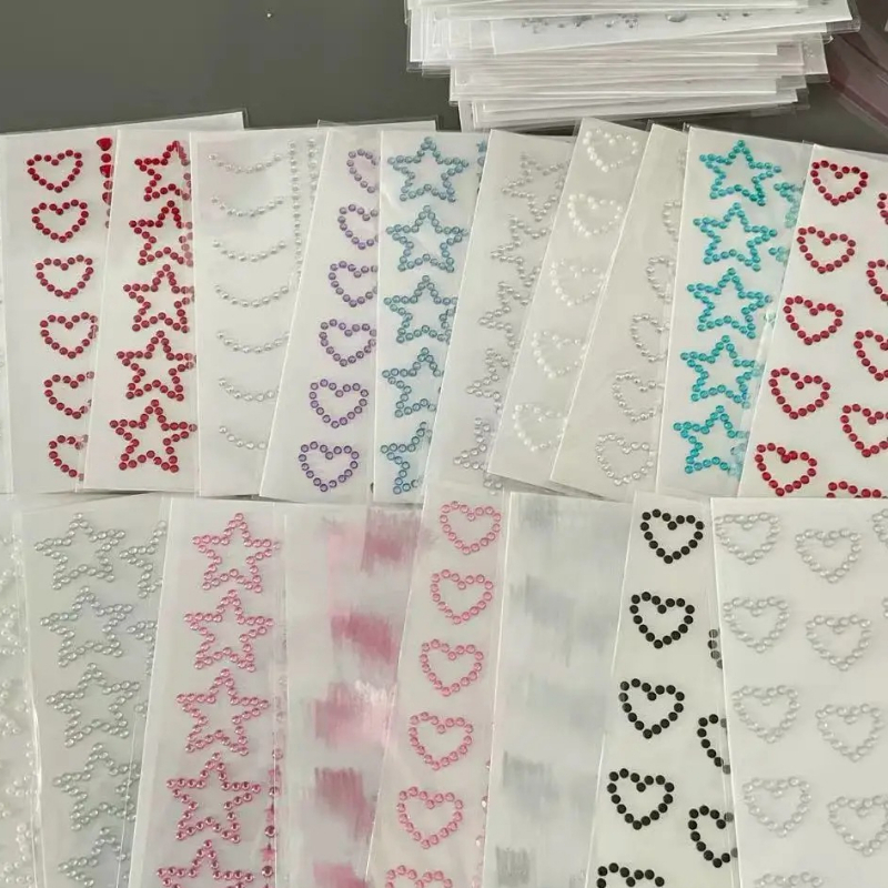 自己粘着ダイヤモンドスターハートラインストーンステッカー連続 - Scrapbooking のレビューと価格